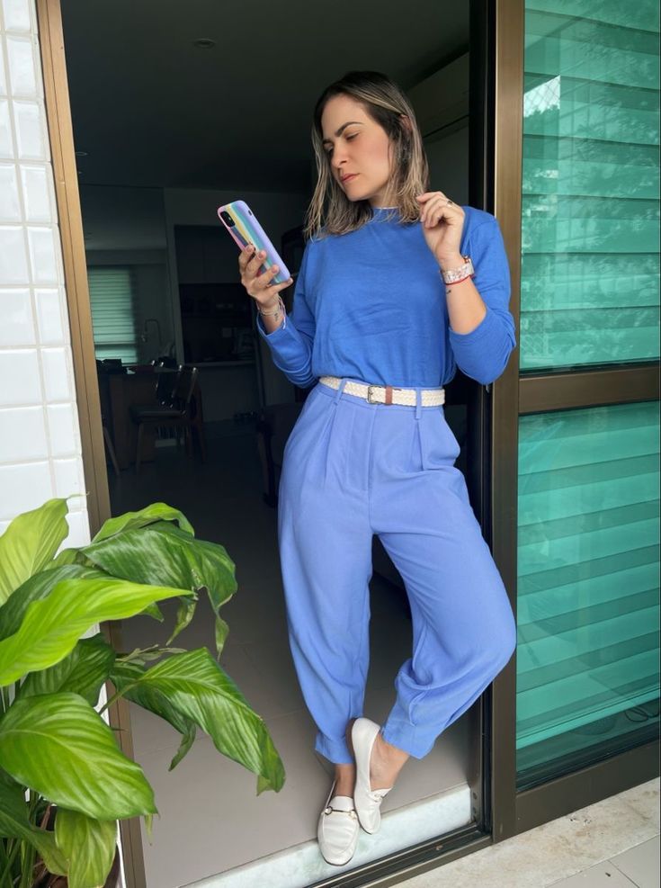Outfit monocromático azul