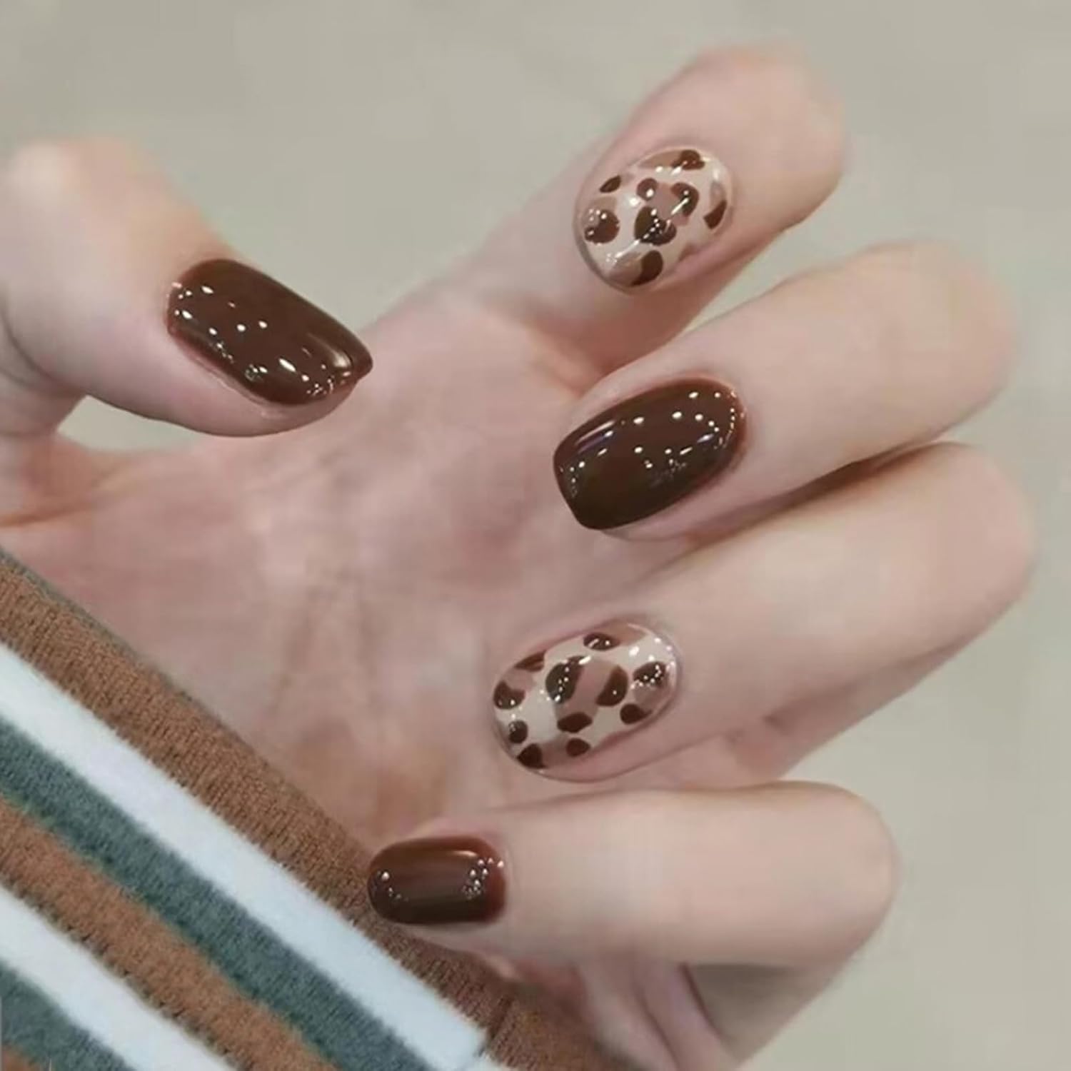 Diseño de uñas animal print para otoño