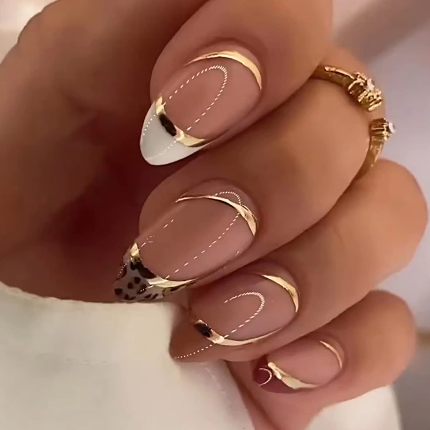 Uñas con acabado mate y brillo