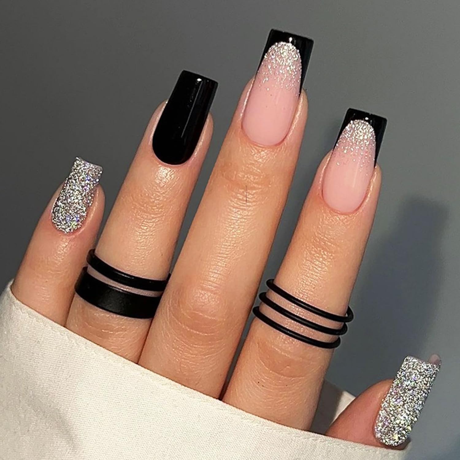 Uñas negras con glitter