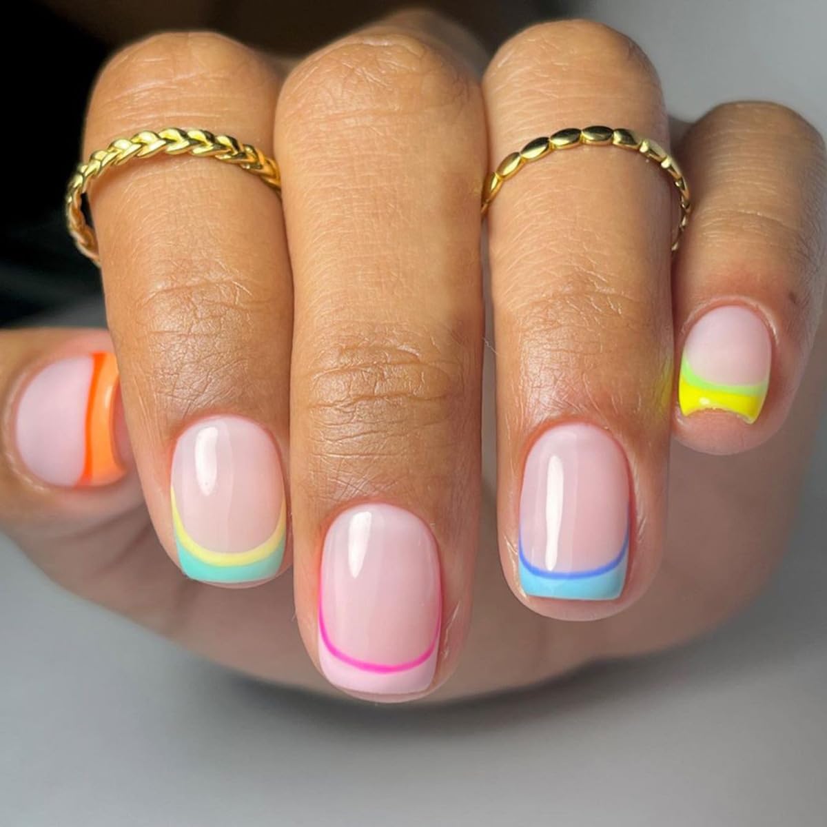 Uñas neón francesas