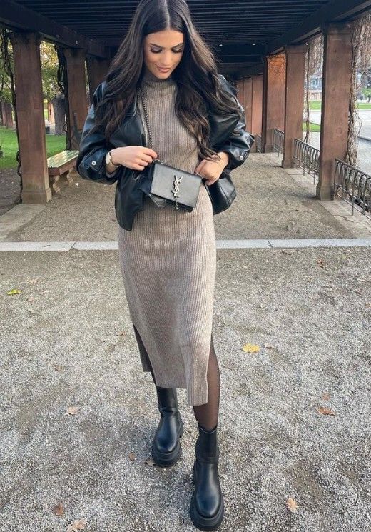 Vestido midi de punto con chaqueta de cuero
