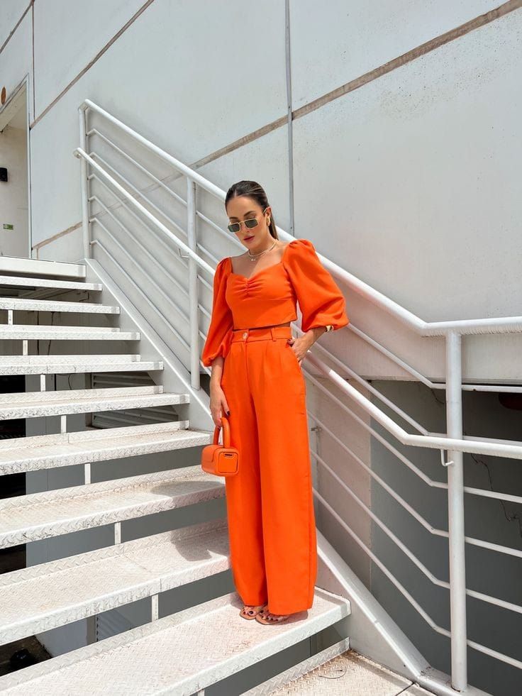 Outfit monocromático naranja