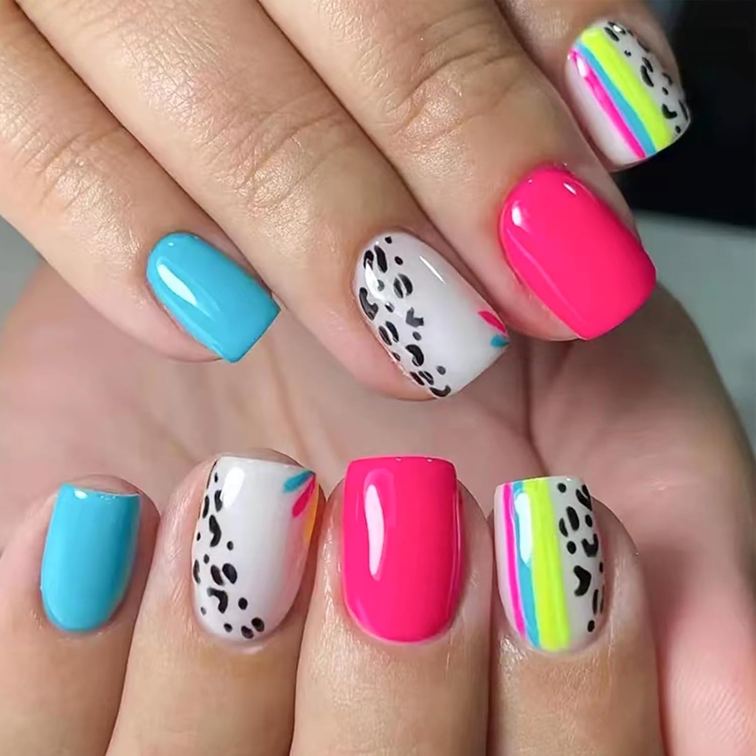 Uñas neón de animal print